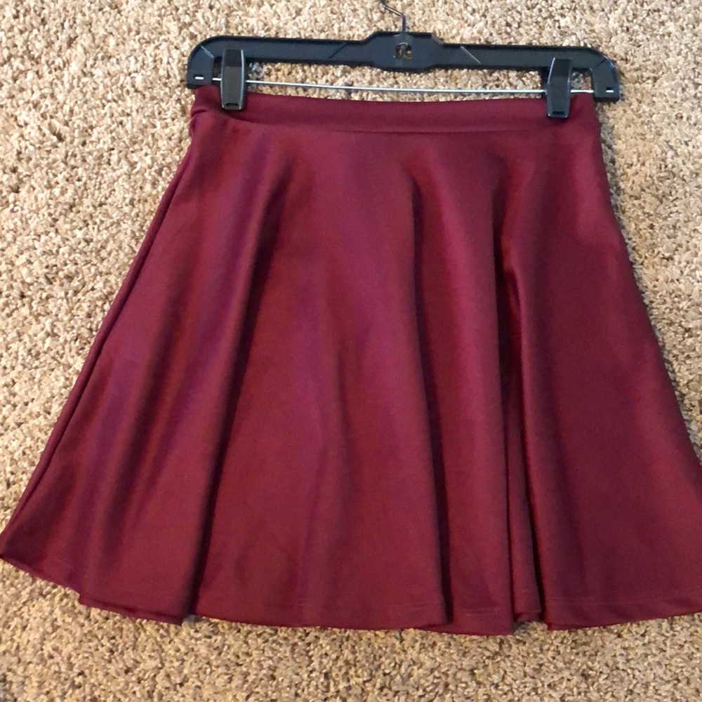 Bouncy burgundy mini skirt! - Picture 2 of 4